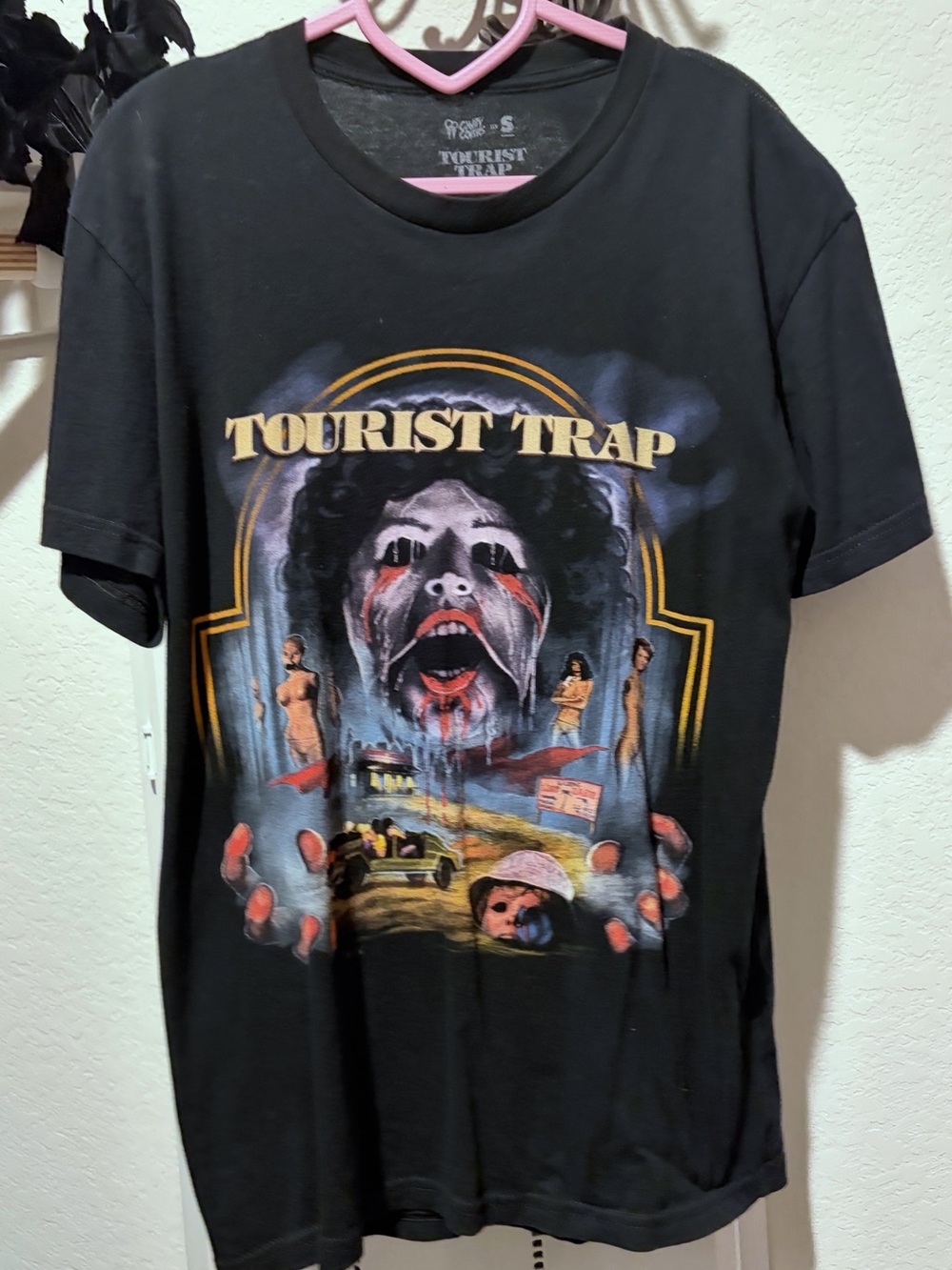 Rare Cavity Colors - Tourist Trap black t-shirt  Size S